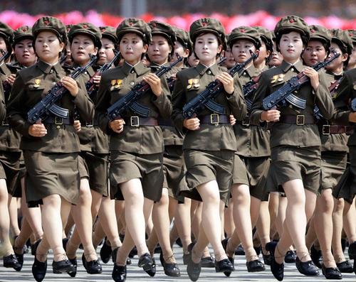 中国女兵亮相国外